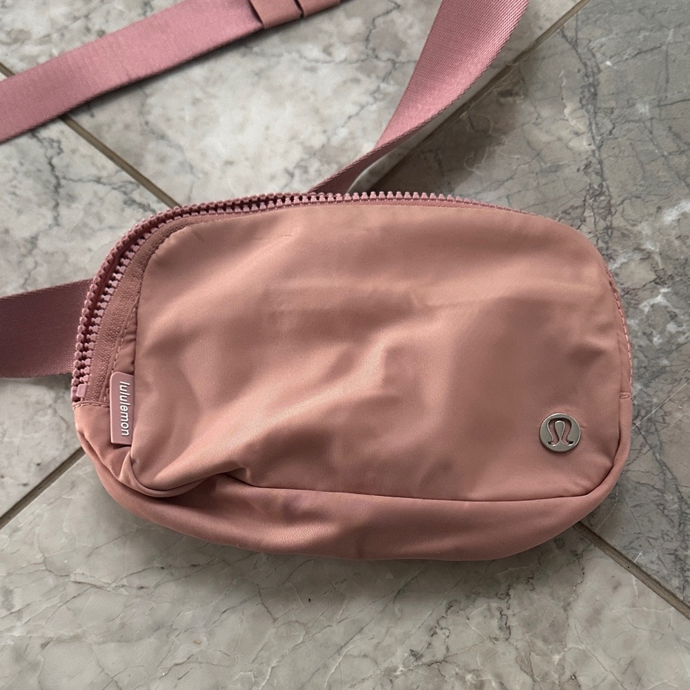 Lululemon Blush Beltbag